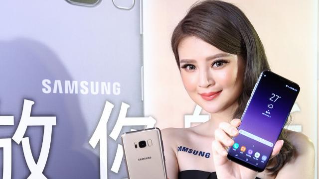 <b>Turul Magazinelor #165: Lampă video cu 168 LED-uri, precomandă Galaxy S8, detector de gaz şi efracţie wireless</b>Turul Magazinelor de azi are numai noutăţi şi bunătăţi, precum Galaxy S8 şi S8 Plus, dar şi sosirea lui Huawei P10 Lite în România. Avem detectoare de gaz şi de efracţie incluse pe listă, un ceas foarte arătos şi lumini LED disco, foarte colorate şi..
