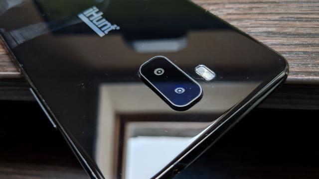 <b>iHunt Hero: Camera OK la culori, focalizare, modestă la video</b>iHunt Hero o fi un erou la luminozitate şi imersivitate, dar la camera se prezintă cu cifre modeste. Are o cameră duala de 8 megapixeli în spate, cu blitz dual LED şi o cameră de 5 MP în faţă, cu interpolare. Camera principală are suport pentru..