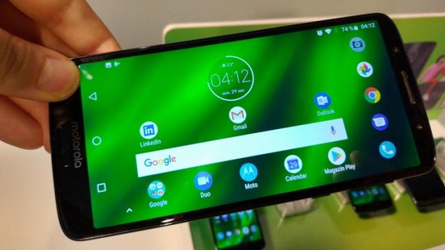 <b>Motorola Moto G6 Plus hands-on: un soi de Moto X4 mai light și ceva mai ieftin (Video)</b>Cel mai bine echipat smartphone din noua tripletă Moto G6 este varianta Moto G6 Plus, telefon pe care l-am întors pe toate părțile în cadrul evenimentului Motorola din București de acum câteva zile. Am descoperit câteva dintre aspectele sale