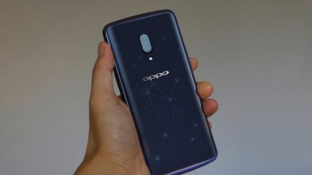 <b>Oppo Find X are parte de noi scăpări, vine cu LED special pentru notificări, spate din sticlă</b>Vedem astăzi noi imagini cu Oppo Find X, un telefon care va adopta o caracteristică mai specială și anume un LED de notificări integrat în partea frontală. De asemenea, descoperim cu această ocazie că viitorul flagship al companiei chineze
