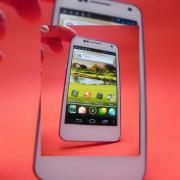 Review Allview P4 Duo: ce e mai bun din P5 și P4 Alldro combinat (Video)