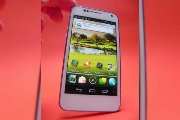 Review Allview P4 Duo: ce e mai bun din P5 și P4 Alldro combinat (Video)