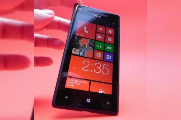 Review HTC Windows Phone 8X: cel mai bun design HTC din ultima vreme și calitate audio deosebită (Video)