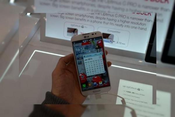 MWC 2013: LG Optimus G Pro hands on, un super phablet Întors pe toate părțile (Video)