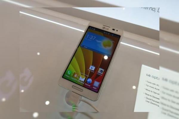 MWC 2013: LG Optimus F7 ni se prezintă la prima atingere (Video)