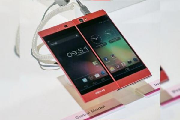 MWC 2013: NEC Medias W, telefon dual display familiar la MWC, gata de comercializare (Video)