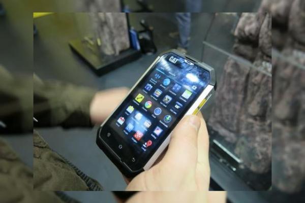 MWC 2013: Hands-on cu unul dintre cele mai rezistente smartphone-uri, construit de Caterpilar