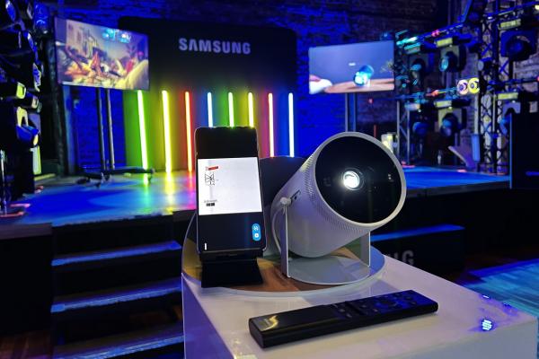 Samsung România a prezentat videoproiectorul portabil Freestyle: dispozitiv de 830 grame gata de Cupa Mondială