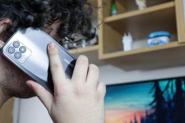 Realme 8i: Conectivitate de generație mai veche, dar care nu dezamăgește