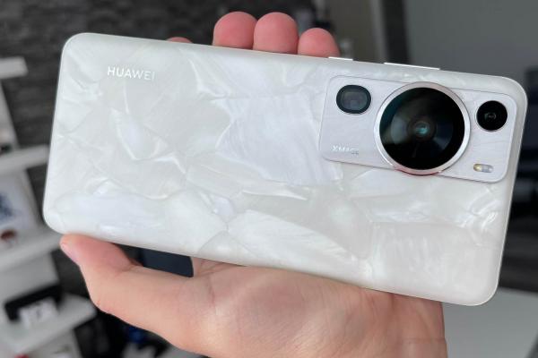Huawei P60 Pro: Design Rococo polarizant, cu siguranţă altceva decât norma