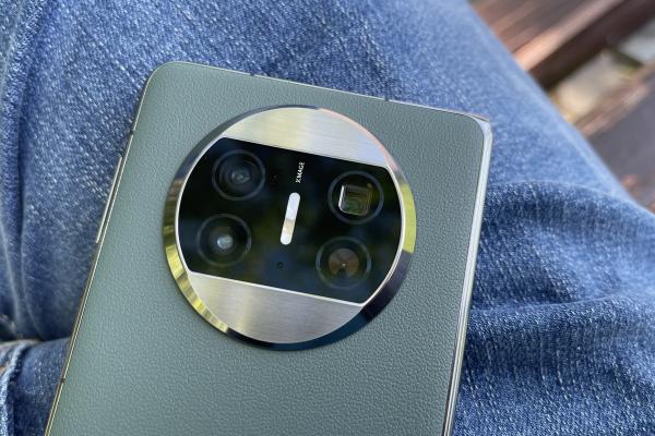 Huawei Mate X3 Unboxing: în căutarea multitasking-ului perfect (Video)