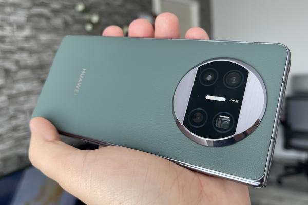 Huawei Mate X3: Design mult evoluat de la predecesor, chiar şi faţă de rivali