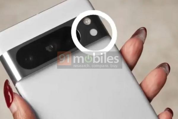 Google Pixel 8 Pro apare în fotografii hands on şi vine cu termometru infraroşu