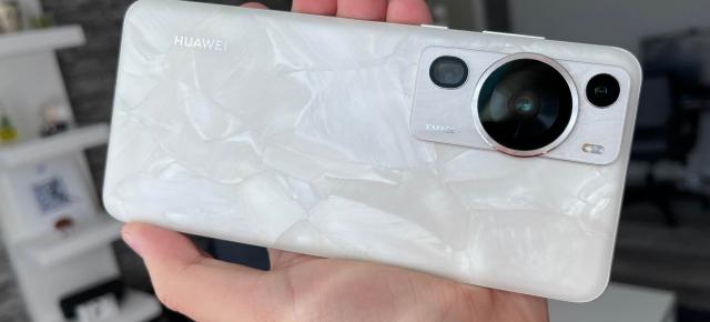 Huawei P60 Pro: Design Rococo polarizant, cu siguranţă altceva decât norma