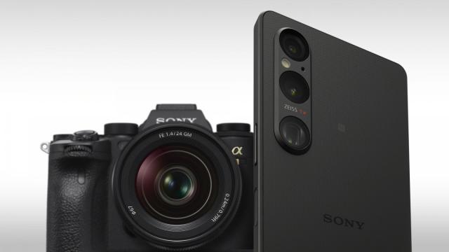 <b>Sony Xperia 1 V aduce un upgrade mult așteptat la capitolul foto, cu senzor EXMOR T Stacked de 52 mpx; Are și CPU Snapdragon 8 Gen2</b>Dis-de-dimineață cei de la Sony au avut un eveniment de presă important, cel care ne-a adus două noi smartphone-uri pe plan global și anume Xperia 1 V, respectiv Xperia 10 V. În materialul de față discutăm despre modelul flagship din acest