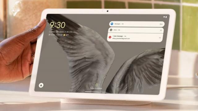 <b>Preț și disponibilitate Google Pixel Tablet în România</b>Evenimentul Google I/O 2023 ne-a adus mai multe dispozitive hardware decât la edițiile anterioare, astfel că pe lângă două smartphone-uri din seria Pixel, am văzut lansată și tableta Pixel Tablet. Aceasta este deja disponibilă la precomandă