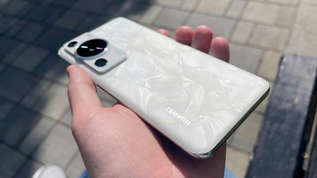 <b>Huawei P60 Pro review detaliat în limba română (Evaluare Mobilissimo)</b>Huawei P30 Pro a reprezentat un mare succes în domeniul telefoanelor mobile și a fost ultimul model Huawei neafectat de sancțiuni. Telefonul a beneficiat de o cameră telephoto cu zoom optic 5X, iar varianta pe verde a fost în mod special apreciată. 