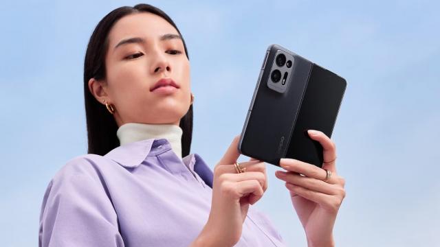 <b>OnePlus Fold şi OPPO Find N3 îşi dezvăluie specificaţiile; Ce ne rezervă pliabilele din 2023?</b>OnePlus se va alătura companiilor care produc telefoane pliabile în 2023, odată cu lansarea lui OnePlus Fold. Acesta îşi dezvăluie specificaţiile azi şi odată cu el a scăpat şi pliabilul OPPO Find N3. Întrebarea care se pune e următoarea