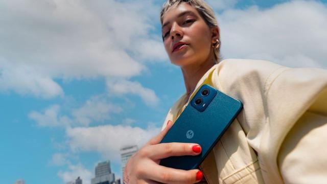 <b>Preț și disponibilitate Motorola moto g34 5G în România</b>Printre noile telefoane ajunse local la început de an 2024 îl avem și pe Motorola moto g34 5G, smartphone accesibil care sună bine ca raport preț-specificații. Astăzi descoperim la ce sume se vinde în România prin intermediul 