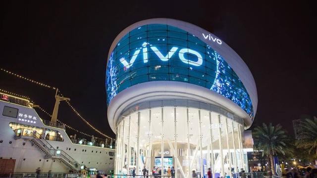 <b>vivo rămâne retrasă din România; Cum rămâne cu telefoanele lansate deja?</b>Aflând că vivo, OPPO, OnePlus au picat la înţelegere cu Nokia, plătind pentru brevete 5G şi activând acum în Europa fără probleme, ne-am întrebat şi care e statutul companiilor la nivel local. OnePlus tocmai l-a lansat local pe OnePlus 12