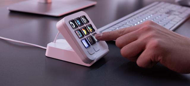 Logitech prezintă MX Keypad; Accesoriul dedicat programatorilor aduce taste configurabile pentru AI, VS Code și GitHub Copilot