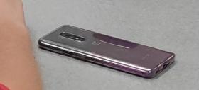 Presupuse fotografii ale unui prototip OnePlus 8 Pro ajung online, dezvăluind o cameră duală selfie