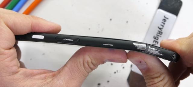 Google Pixel 4 XL nu trece cu bine de testele de rezistență JerryRigEverything; Iată de ce! (Video)