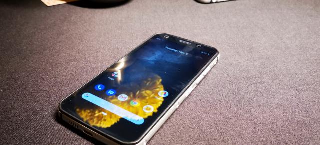 CAT S52 a debutat în România: telefon robust mai elegant, primul cu cititor de amprente de la CAT (Video Hands On)