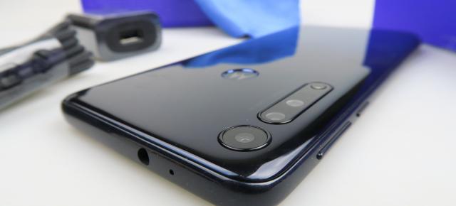 Motorola One Macro Unboxing: telefon midrange cu cameră Macro, care face lucrurile minuscule să pară impresionante