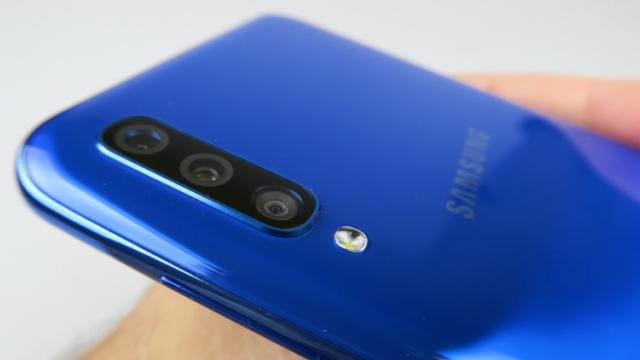 <b>Samsung Galaxy A51 va avea o cameră în formă de litera "L", cu 4 senzori incluşi</b>Deja ne pregătim pentru 2020 şi dacă Galaxy S11 a scăpat oarecum până acum, terminalele Galaxy A de la anul au fost menţionate doar că liste de specificaţii generice. Acum avem şi primele imagini cu 