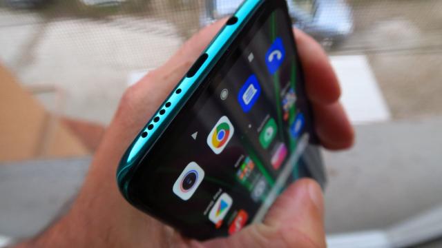 <b>Xiaomi Redmi Note 8 Pro: Multimedia cu acustică rezonabilă la muzică şi jocuri</b>Xiaomi Redmi Note 8 Pro rămâne totuşi în zona telefoanelor midrange, cu clasicul difuzor singular din zona inferioară. Dacă mai avea şi difuzoare stereo era prea-prea şi punea în pericol toată gama Galaxy A de la Samsung. Acest difuzor singular are un..