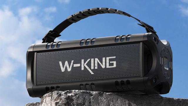 <b>E LUNI e AMAZON: Azi vă recomandăm boxa portabilă W-KING D8, cu autonomie de 24 de ore și putere de 70W, acum cu discount generos</b>Prima zi din această săptămână vine și cu un nou articol din seria „E LUNI e AMAZON”. Mi-a atras atenția o boxă portabilă disponibilă pe Amazon DE. Pe lângă că vine cu specificații bune, mai are și discount generos, de 43%. Este vorba despre modelul