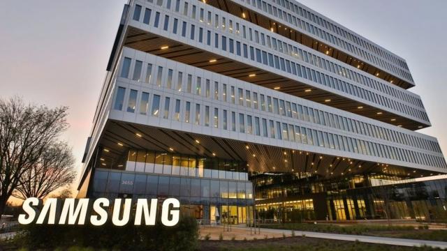<b>Samsung prezintă Innovation Report 2022: inovaţia şi sustenabilitatea sunt cheia </b>Samsung Electronics România a lansat recent Innovation Report 2022, o ediţie dedicată sustenabilităţii şi acţiunilor concrete pe care companiile le pot face pentru că generaţiile viitoare să trăiască într-o lume mai bună. Acest raport al inovaţiei