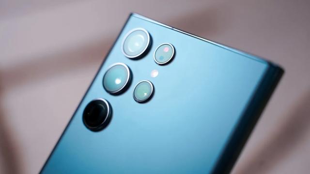 <b>Cum face Samsung Galaxy S23 Ultra poze noaptea? Iată o serie de fotografii</b>Peste o săptămână şi două zile Samsung va dezvălui în sfârşit seria de telefoane Galaxy S23. Până atunci au mai rămas puţine mistere de aflat, după sumedenia de scăpări văzute până acum. Am avut până şi un magazin care vinde deja telefoanele