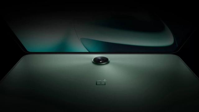 <b>OnePlus Pad este confirmată prin teasere oficiale și admirăm varianta verde intitulată "Halo Green"</b>La o zi distanță de la apariția primelor randări, iată că astăzi tableta OnePlus Pad se lasă admirată în materiale teaser oficiale, publicate chiar pe site-ul companiei din India. Tableta va sosi pe data de 7 februarie, iar în aceste imagini promo 