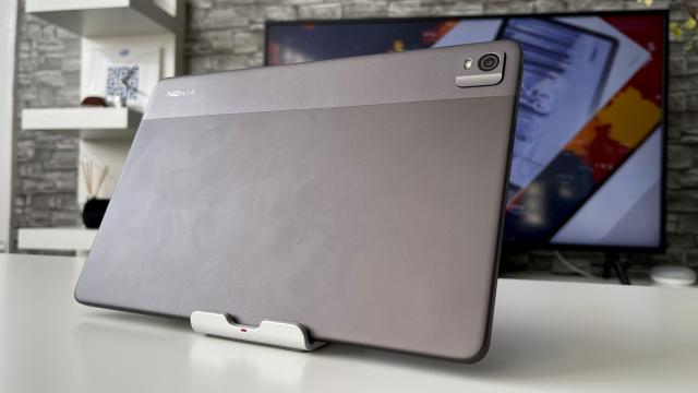 <b>Nokia T21 review detaliat în limba română (Evaluare Mobilissimo)</b>Nokia T20 a reprezentat intrarea celor de la Nokia, mai bine zis HMD Global pe piaţa tabletelor după o lungă perioadă de absență. Era un terminal de buget, departe de excelentul şi experimentalul Nokia N1, tableta din 2014. Acum vine şi Nokia T21
