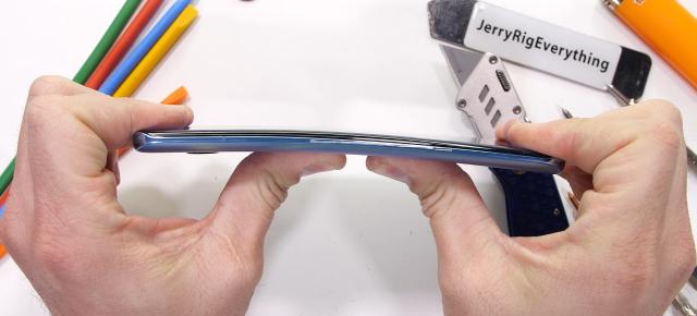 Xiaomi Mi 11 ajunge pe mâinile lui JerryRigEverything; Va rezista testului de îndoire?
