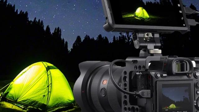 <b>Funcția de monitor extern pentru aparatele foto DSLR inaugurată de Sony Xperia Pro ajunge și pe modelul Xperia 1 II</b>Pe finalul lunii ianuarie 2021 cei de la Sony anunțau și lansarea lui Xperia Pro, telefon cu preț de 2500 dolari și adresat fotografilor și videografilor. Pe lângă schimbări la capitolul design față de Xperia 1 II