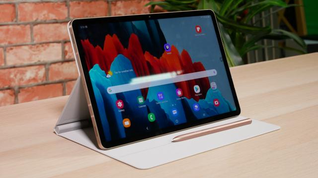 <b>Noua tabletă flagship Galaxy Tab S8 este confirmată de o listare pe site-ul Samsung; Are și o variantă Enterprise</b>Finalul lunii ianuarie ne-a adus și primele informații despre tableta flagship Samsung Galaxy Tab S8, iar astăzi compania sud-coreeană confirmă din greșeală numele acestui dispozitiv. Într-o listare de pe site-ul oficial 