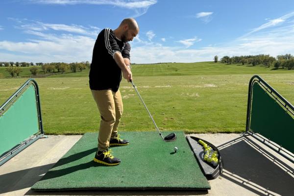Am învăţat să joc golf cu ceasul HUAWEI WATCH Ultimate Green la mână; Ce are el special? (Review)
