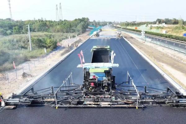 Autostrada China - Echipament