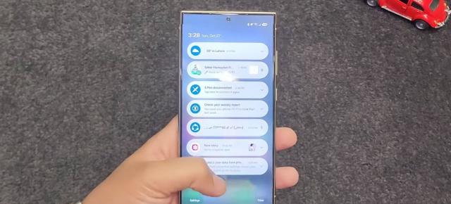 Ce telefoane primesc One UI 7.0 + un demo video cu interfaţa sa: Quick Settings actualizat, iconuri noi (Video)