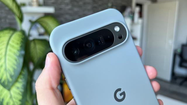 <b>Ce ne pregătește Google pentru viitoarele flagship-uri Pixel 10 și Pixel 11 în materie de cameră? Zoom 100x și pe captura video</b>La final de lună octombrie sosesc leak-uri pentru următoarele flagship-uri Google și mă refer aici la Pixel 10 și la Pixel 11 chiar, așadar modelele din 2025, respectiv 2026. În materialul de față descoperim ce ne rezervă terminalele