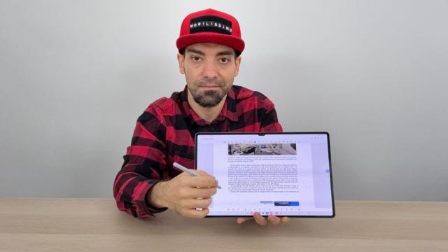 <b>Galaxy AI nu e doar pe telefoane! Ce poţi face cu AI-ul pe noua tabletă Samsung Galaxy Tab S10 Ultra (acum și în limba română)</b>Eram în Germania când Samsung a lansat într-o zi de joi tabletele Samsung Galaxy Tab S10 şi Tab S10 Ultra. Şi pe S24 FE. Avem un pachet de toamnă bunicel, şi care acoperă multiple nevoi ale publicului. Am tot scris despre Galaxy AI