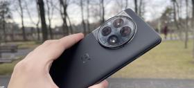OnePlus 12 Unboxing: telefonul Hasselblad revine, mai dens şi cu fiabilitate sporită