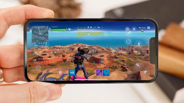 <b>Epic Games Store sosește odată cu iOS 17.4 drept magazin third-party de aplicații; Fortnite revine pe iPhone și iPad!</b>Apple a anunțat noutăți importante azi care vor sosi odată cu noul update iOS 17.4 undeva în luna martie. Ca urmare a noilor reguli impuse de UE compania din Cupertino este obligată să ofere posibilitatea de a instala aplicații din magazine third-party