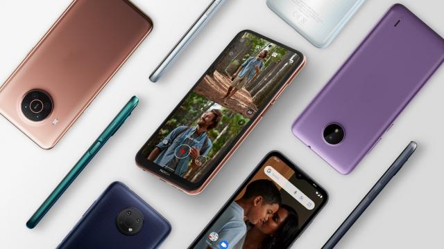 <b>HMD Global lucrează la 6 telefoane; Vor fi modele Nokia sau HMD?</b>După ce am văzut că HMD Global pregăteşte telefoane sub brand propriu şi nu sub brandul Nokia pe care îl licenţiază, acum aflăm că pregăteşte nu mai puţin de 6 telefoane. Asta ne spune chiar faimosul zvonac Evan Blass, care le-a aflat şi numele de cod