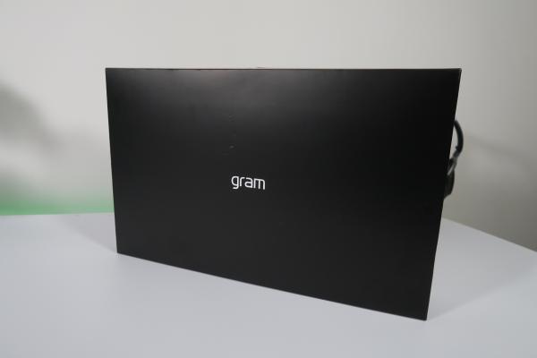 LG Gram 16Z90P - Unboxing