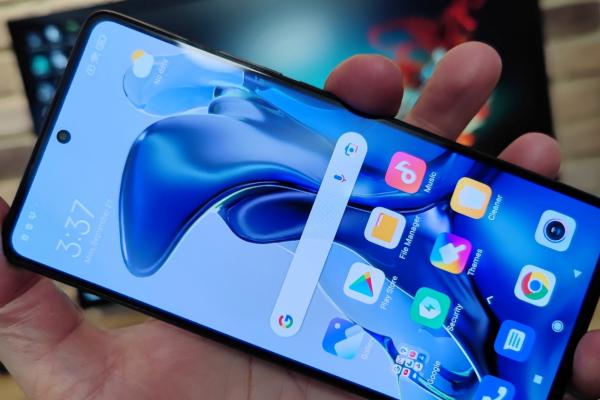 Xiaomi 11T: Display excelent, plăcut pentru seriale Netflix şi gaming