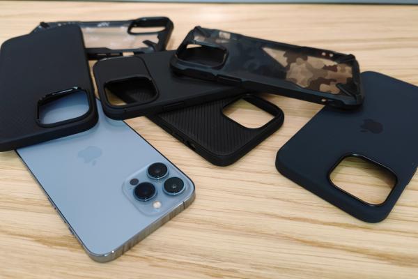 Huse pentru iPhone 13 Pro MAX